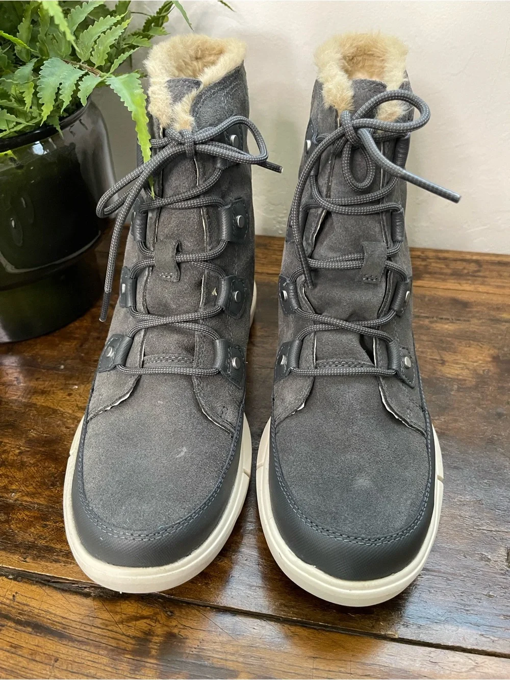 Sorel Gray Suede Lace-Up Winter Boots with Tan Faux Fur Collar, like new